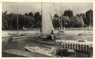 22 db RÉGI magyar városképes lap; vegyes minőség; Balaton és környéke / 22 old Hungarian town-view p...