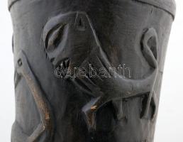 Fából faragott, állatmotívumokkal gazdagon díszített afrikai törzsi dob, m: 73 cm /

African tribal ...