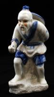 Kínai férfi, porcelán figura, kézzel festett, hibátlan, jelzés nélkül, m: 17 cm