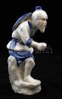 Kínai férfi, porcelán figura, kézzel festett, hibátlan, jelzés nélkül, m: 17 cm
