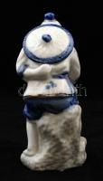 Kínai férfi, porcelán figura, kézzel festett, hibátlan, jelzés nélkül, m: 17 cm