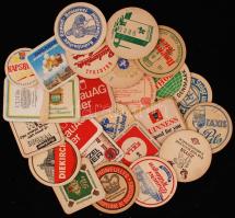 Több száz nagyrészt külföldi (csehszlovák, dán, német, lengyel, stb.) söralátét, számos híres márkával, különféle méretben /  Foreign beer mats from Czechoslovakia, Denmark, Germany, Poland, etc., with some famous brands, in various sizes, about a few hundred pieces
