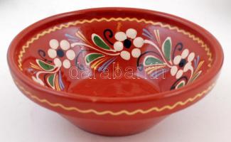 2 db népi motívumos mázas kerámia fali tál, kézzel festett, jelzett, hibátlan, d: 24,5 ill. 25,5 cm ...