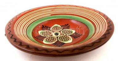 2 db népi motívumos mázas kerámia fali tál, kézzel festett, jelzett, hibátlan, d: 24,5 ill. 25,5 cm ...