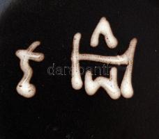 Fekete virágos mázas kerámia falitányér, kézzel festett, jelzett, hibátlan, d: 26,5 cm + Nagy, áttör...