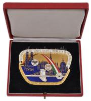 NSZK 1964. "Nemzetközi Városi Rally - München - Bécs - Budapest" zománcozott, aranyozott f...