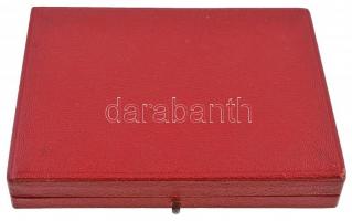 NSZK 1964. "Nemzetközi Városi Rally - München - Bécs - Budapest" zománcozott, aranyozott f...