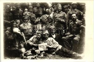 1919 Életkép a Tanácsköztársaság időszakából; a Vörös Hadsereg katonái pihennek / resting Hungarian Red Army soldiers at the time of the Hungarian Soviet Republic, photo (non PC backside)