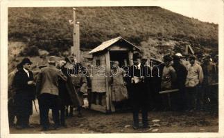 1920 Magyar Vöröskereszt-misszió a szibériai hadifoglyok hazahozatalára; Dell'Adami Géza százados, dr. Kovács őrnagy-orvos / rescue mission for the Hungarian POWs in Siberia, original photo