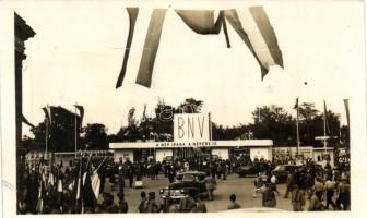 Budapest, Nemzetközi Vásár - 10 db képeslap 3 db modern lappal / 10 postcards with 3 modern cards