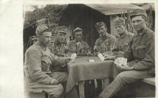 Military WWI, Soldiers playing card, photo (EK)