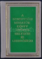 Janka Gyula: A nemzetközi minikönyvgyűjtés helyzete és lehetőségei. Bp., 1972, Szépirodalmi Könyvkiadó, 33. számozott példány. Kiadói műbőr kötés, jó állapotban.