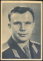 1962 Jurij Gagarin űrhajós saját kézzel írt sorai a Helsinki VIT-en, önmagát ábrázoló képeslapra / 1962 Yuri Gagarin astronaut autograph written postcard