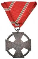 1946. "Magyar Köztársasági Érdemérem ezüst fokozata" ezüstözött bronz kitüntetés a polgári...