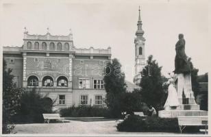 Miskolc, Erdőigazgatóság, Deák Ferenc szobor photo