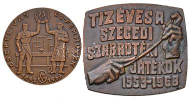 1967. "Csepel Vas- és Fémművek 75 év 1892-1967." Br emlékérem eredeti tokban (60mm) + 1968. "10 éves a Szegedi Szabadtéri Játékok" Br plakett (70x80mm) T:2