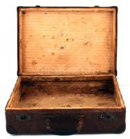 Régi vulkánfiber bőrönd, márkajeles (Csángó Jenő, Budapest), kulcs nélkül, kicsit kopott, 42×29,5×14...