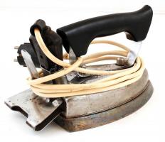 Retró fém vasaló, régi dugóval