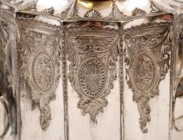 Ezüstözött fém kiöntő, jelzett, gazdagon díszített, karcolásokkal, m:18 cm, h:27 cm