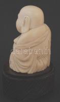 Nevető Buddha, antik elefántcsont szobor, jelzés nélkül, fa talapzaton, m: 14,5 cm /

Laughing Buddh...