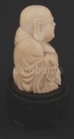 Nevető Buddha, antik elefántcsont szobor, jelzés nélkül, fa talapzaton, m: 14,5 cm /

Laughing Buddh...