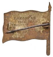 Osztrák-Magyar Monarchia ~1915. "69. Gyalogezred" zászló alakú zománcozott fém sapkajelvén...