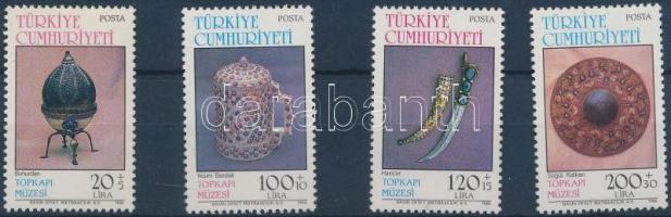 1986 A Topkapi Múzeum kincsei sor Mi 2742-2745