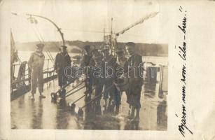 1917 Deckwaschen, Photogr. Atelier des Roten Kreuzes, Pola Nr. 356 / K.u.K. navy, shipboard cleaning (fa)