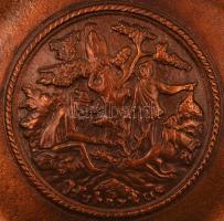 "Hubertus" feliratú vadászjelenetekkel gazdagon díszített bronz falitányér, jelzés nélkül,...