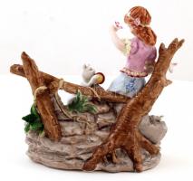 Kislány kismacskával figurális porcelán, kézzel festett, jelzett (két kardos), kis lepattanással, m:...