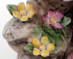 Kislány kismacskával figurális porcelán, kézzel festett, jelzett (két kardos), kis lepattanással, m:...