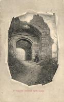 Visegrád, Várromok keleti kapuja; Zoller József (kis szakadás / small tear)