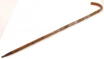 Régi fából készült túrabot 10 db különféle, magyar ill., külföldi városokat ábrázoló jelvénnyel, h: ...