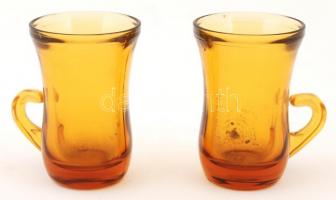 Dekoratív üveg, alján kis csappal, apró kopásnyomokkal, m: 21 cm + 2 db színezett üveg pohár, hibátl...