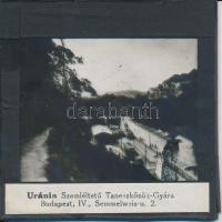 cca 1920 Budapest, az Uránia Szemléltető Taneszköz Gyára által kiadott üveg diapozitív kép a hűvösvölgyi villamos végállomásról, 8x8 cm