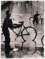 cca 1980 Zsille Emőke: Zivatar után, aláírt vintage fotóművészeti alkotás, 40x30 cm