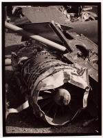 1986 Bakó János: Irak – Irán, repülőgép roncs, a szerző aáltal feliratozott vintage fotó, 39x29 cm