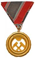 1957. "Bányászat Szolgálati Érdemérem arany fokozata" aranyozott Br kitüntetés mellszalago...
