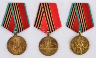 Szovjetunió 1985-1995. "A 2. Világháborúban aratott győzelem" 40 és 50 éves jubileumi emlékérmei mellszalagon (3x) T:1-,2 Soviet Union 1985-1995. "Anniversary of World War II victory" (3x) gilt medals after 40 and 50 years, with ribbons C:AU,XF