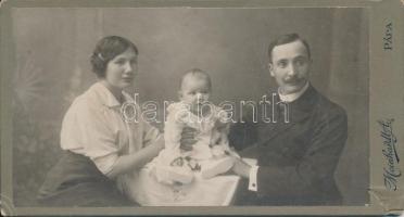 cca 1900 Egy hölgy élete, 5 db keményhátú műtermi fotó, 7x11 és 10x20 cm