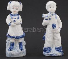 Kisfiú és kislány, 2 db porcelán szobor, kézzel festett, jelzés nélkül, kis kopásnyomokkal, m: 20 cm