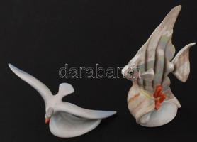 Gyöngyház hatású Kispesti figurális porcelán hal, kézzel festett, jelzett, apró kopásnyomokkal, 15 c...