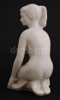Ülő nő, mázas porcelán, festetlen, jelzés nélkül, apró kopásnyomokkal, m: 22,5 cm