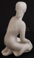 Ülő nő, mázas porcelán, festetlen, jelzés nélkül, apró kopásnyomokkal, m: 22,5 cm