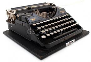 cca 1935 Continental írógép, eredeti tokban Esztétikailag, műszakilag megkímélt állapotban