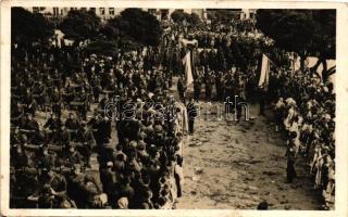 1938 Ipolyság, bevonulás, katonai zenekar / entry of the Hungarian troops, military music band 'vissza' So. Stpl (fl)