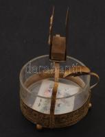 Antik hatású hamutál gyufa és cigarettatartóval, üvegbetéttel, m: 16 cm, d: 9 cm