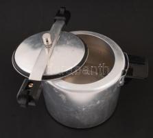 6 l űrtartalmú alumínium kukta, jó állapotban, m: 21,5 cm
