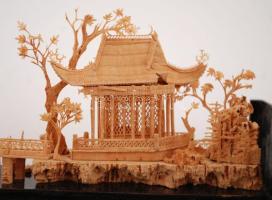 Kínai életképes parafa faragás, üvegezett, kicsit sérült fa tartóban, m: 14,5 cm /

Chinese cork car...