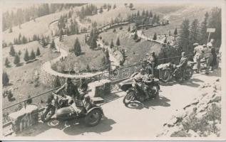 cca 1930 Motorosok az Alpesi szerpentineken / Motor riders in the Alps